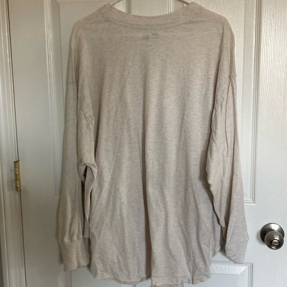 Gently worn Aerie Long Sleeve Oversized Boyfriend T-Shirt XL heather frost - Picture 4 of 5
